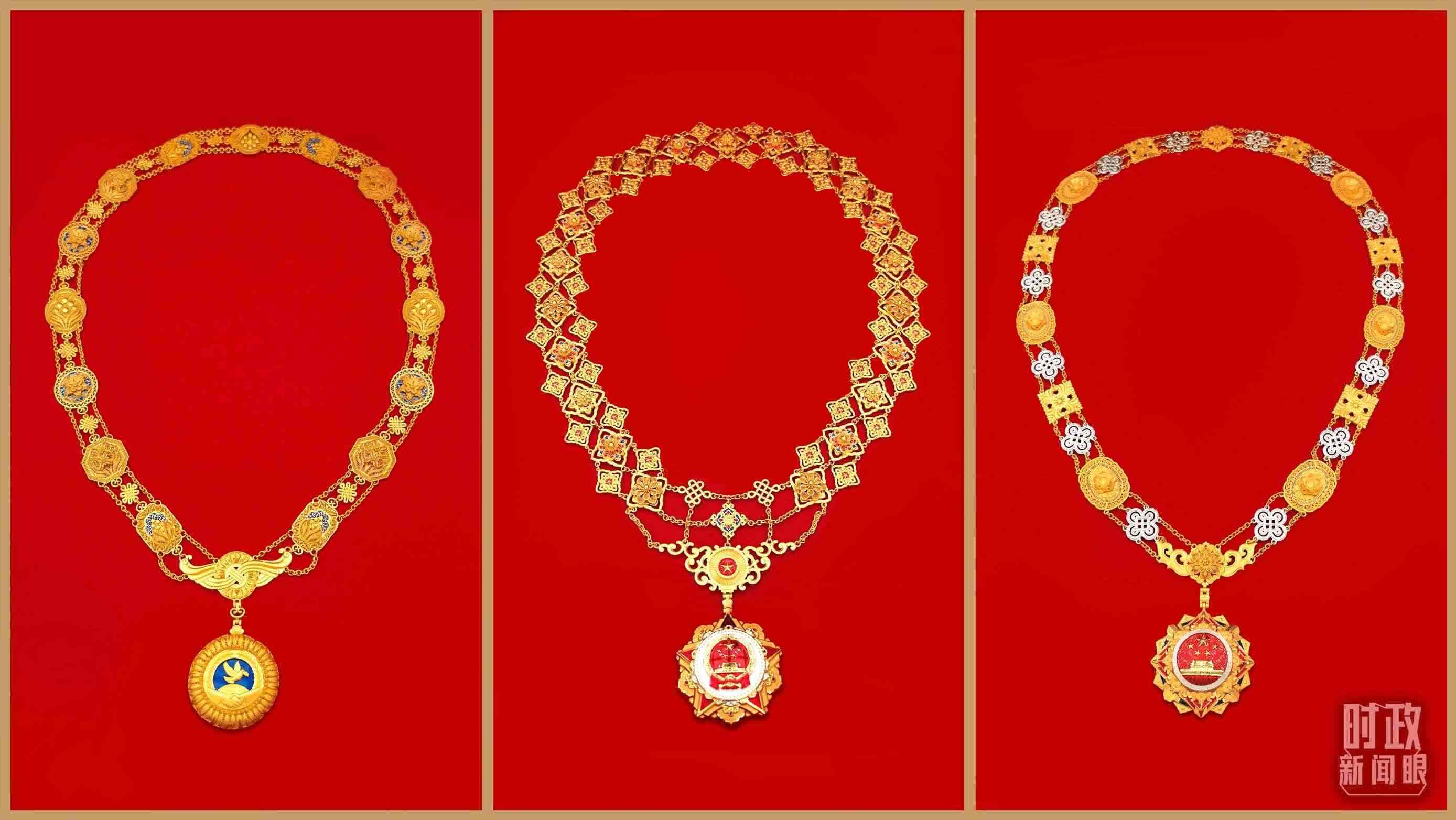 “共和國勛章”（中）、“友誼勛章”（左）和國家榮譽稱號獎章（右）。（總臺央視記者郭鴻、鄂介甫拍攝）