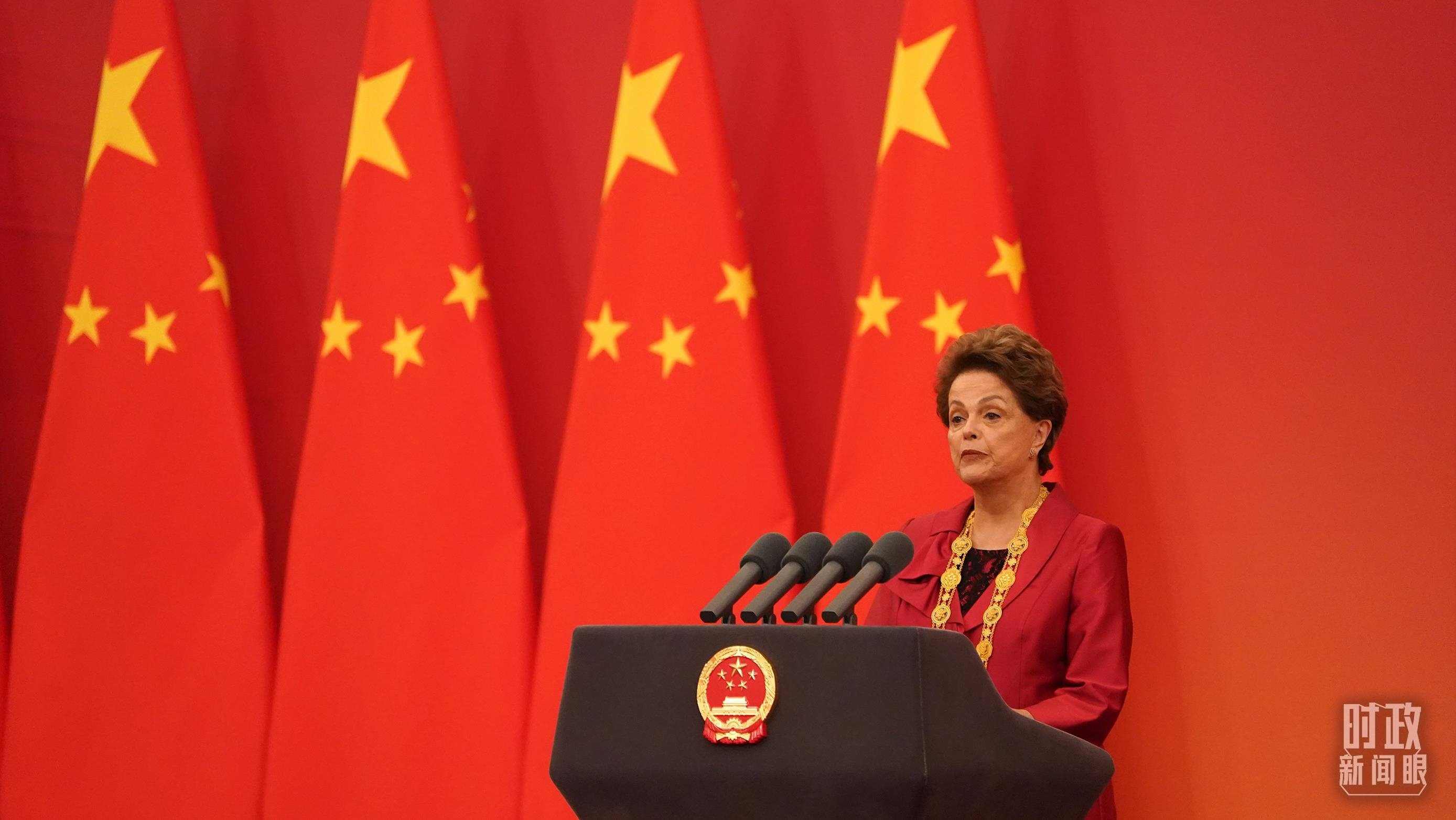 “友誼勛章”獲得者迪爾瑪·羅塞芙在頒授儀式上發(fā)言。（總臺記者李晉拍攝）