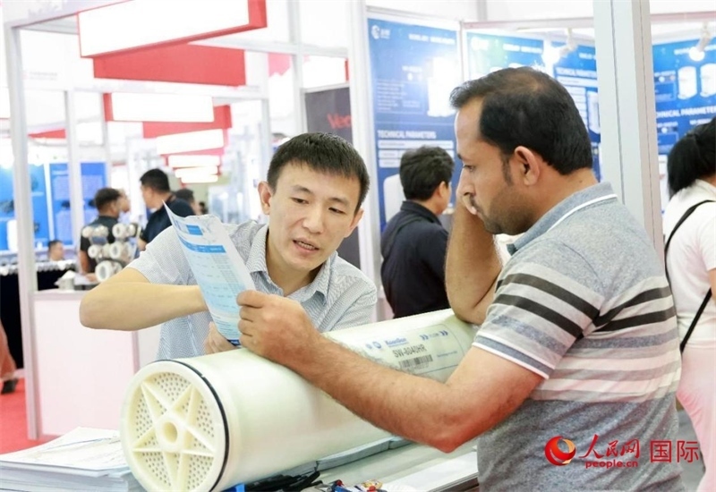 中企產(chǎn)品介紹。人民網(wǎng)記者管克江攝