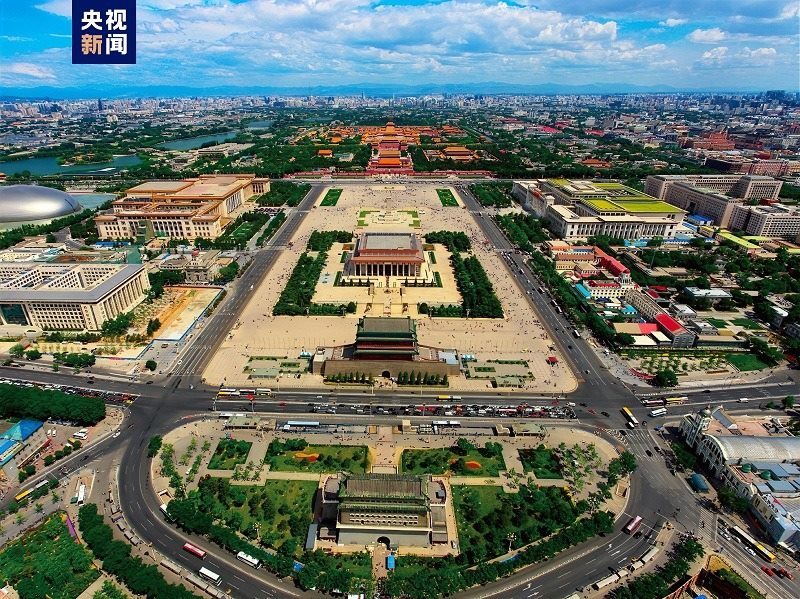 △全長7.8公里的北京中軸線上，分布有鐘鼓樓、景山、故宮等15處遺產(chǎn)構(gòu)成要素。