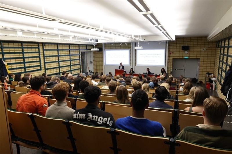 中國駐瑞典大使崔愛民訪問烏普薩拉大學(xué)并發(fā)表演講。中國駐瑞典大使館供圖