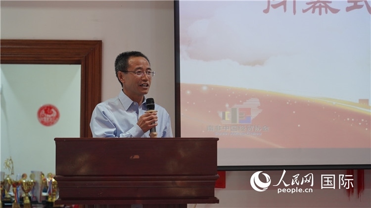 中國(guó)駐約翰內(nèi)斯堡代總領(lǐng)事周育江在閉幕式上致辭。 人民網(wǎng) 張茜攝