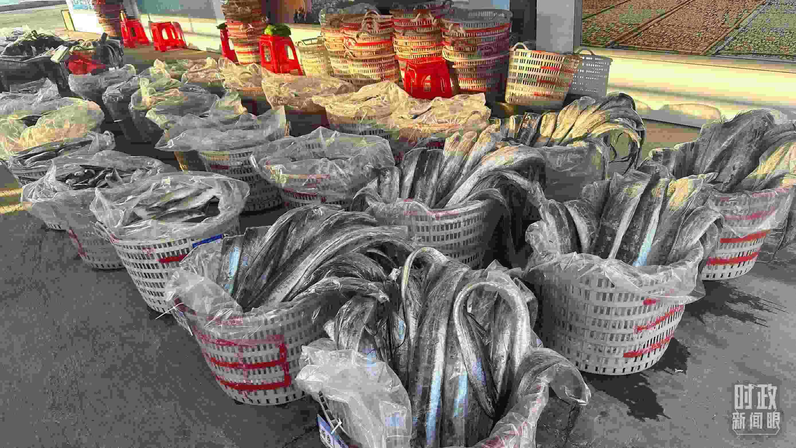 △澳角村的海產(chǎn)品。（總臺(tái)央視記者覃思拍攝）