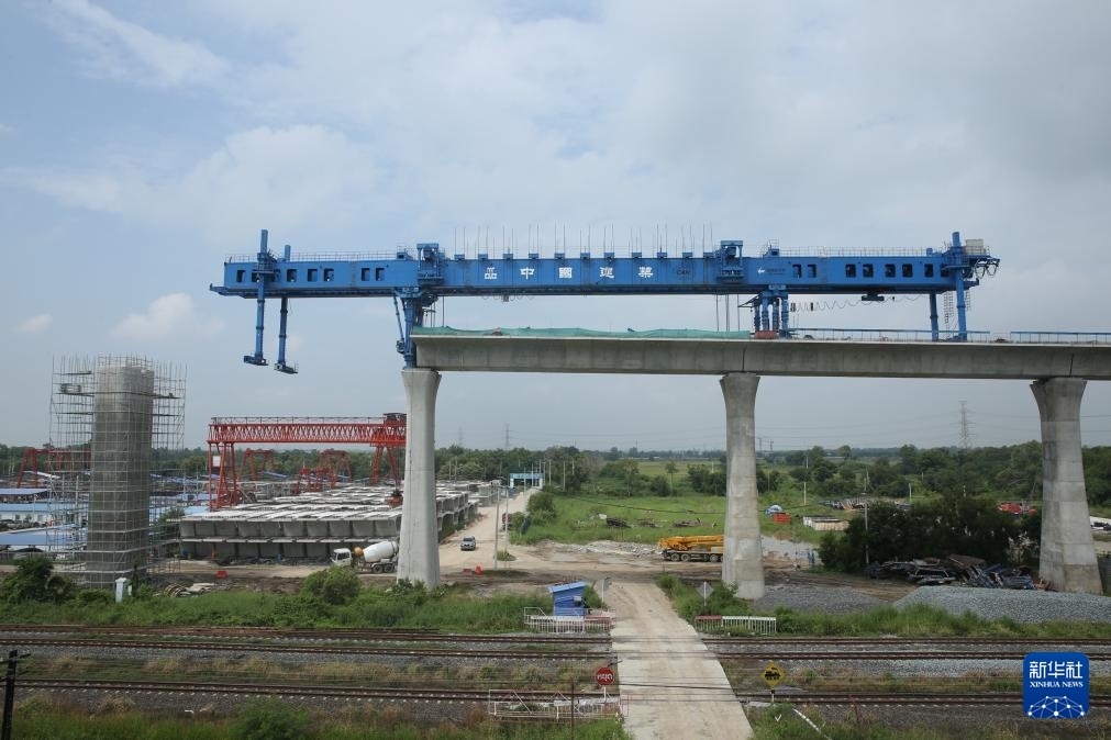 這是10月11日拍攝的位于泰國大城府的中泰高鐵項目4-3標段施工現(xiàn)場。新華社記者 孫瑋彤 攝