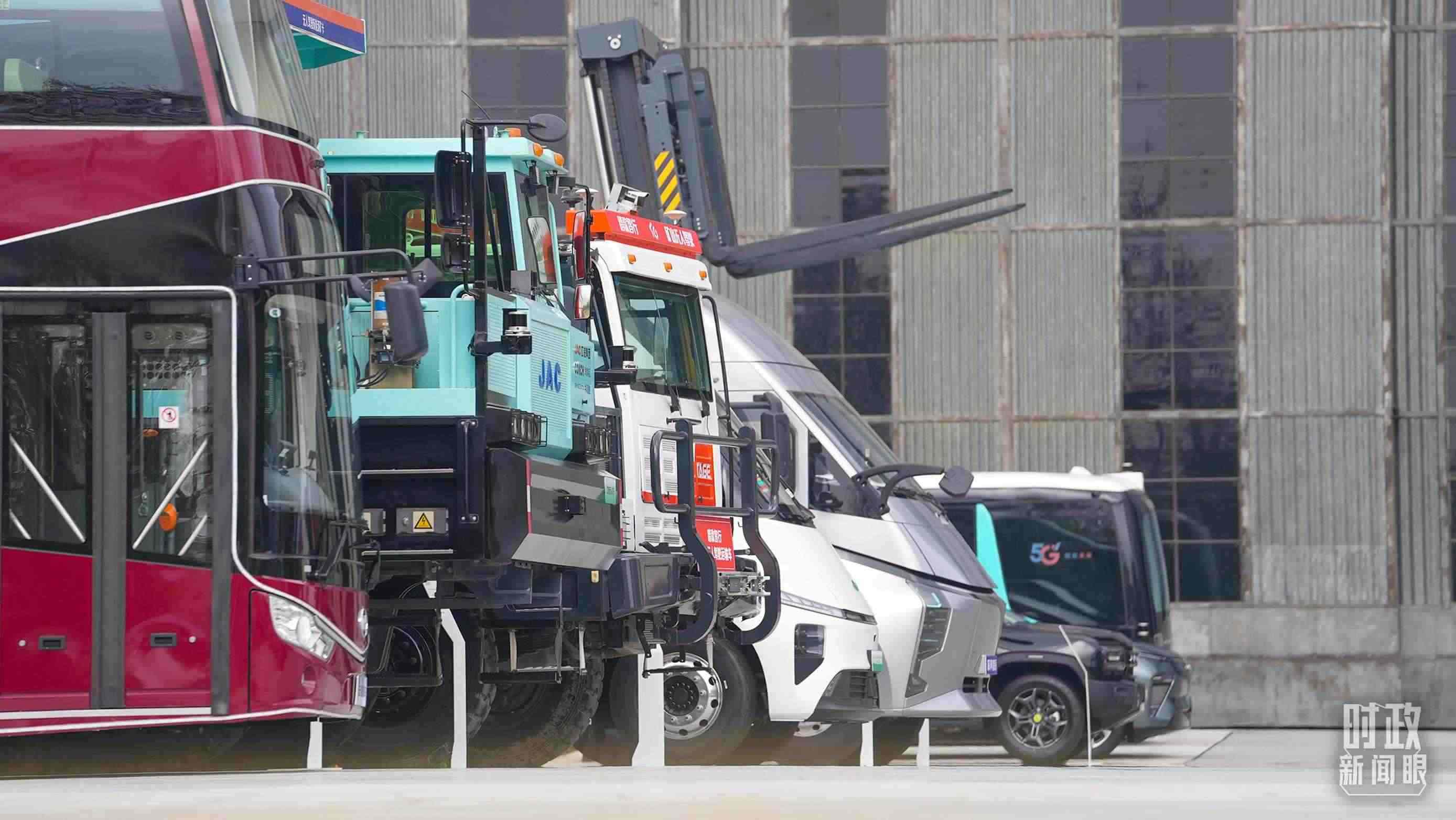 △安徽省重大科技創(chuàng)新成果集中展示展出的新能源汽車。（總臺央視記者金雨秋拍攝）