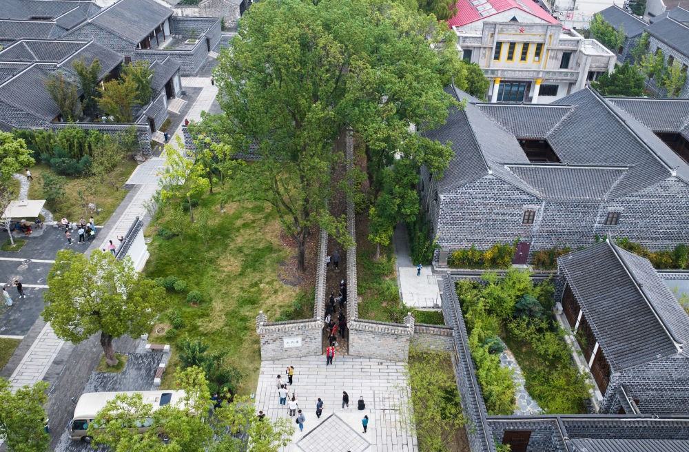 ↑位于安徽省桐城市的六尺巷。