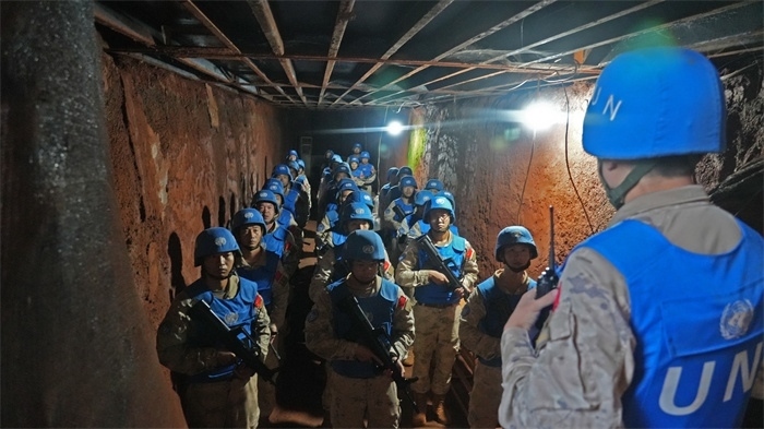 進(jìn)入地下掩體隱蔽。王軍杰攝