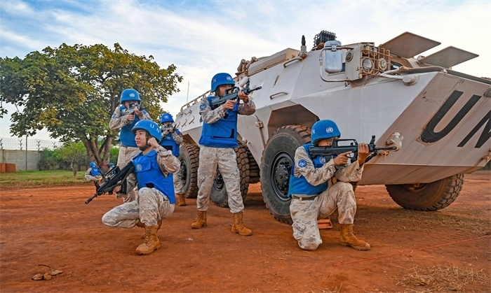 保持防衛(wèi)警戒。孫千攝