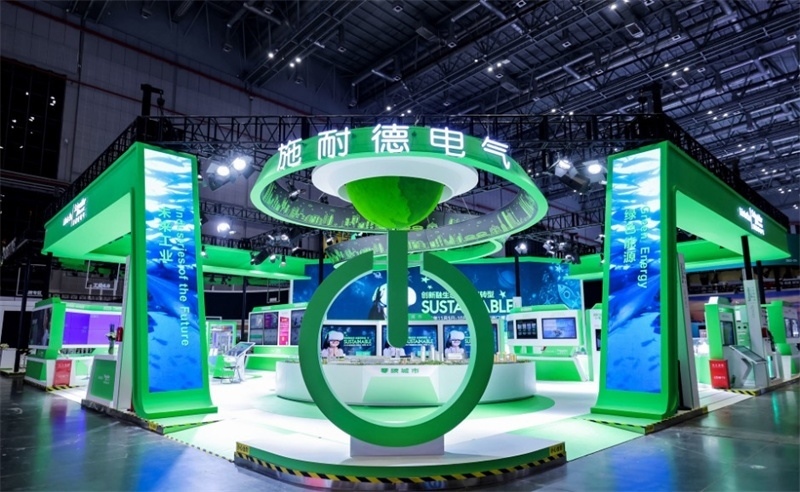 2023年，施耐德電氣在第六屆中國國際進(jìn)口博覽會現(xiàn)場。施耐德電氣供圖