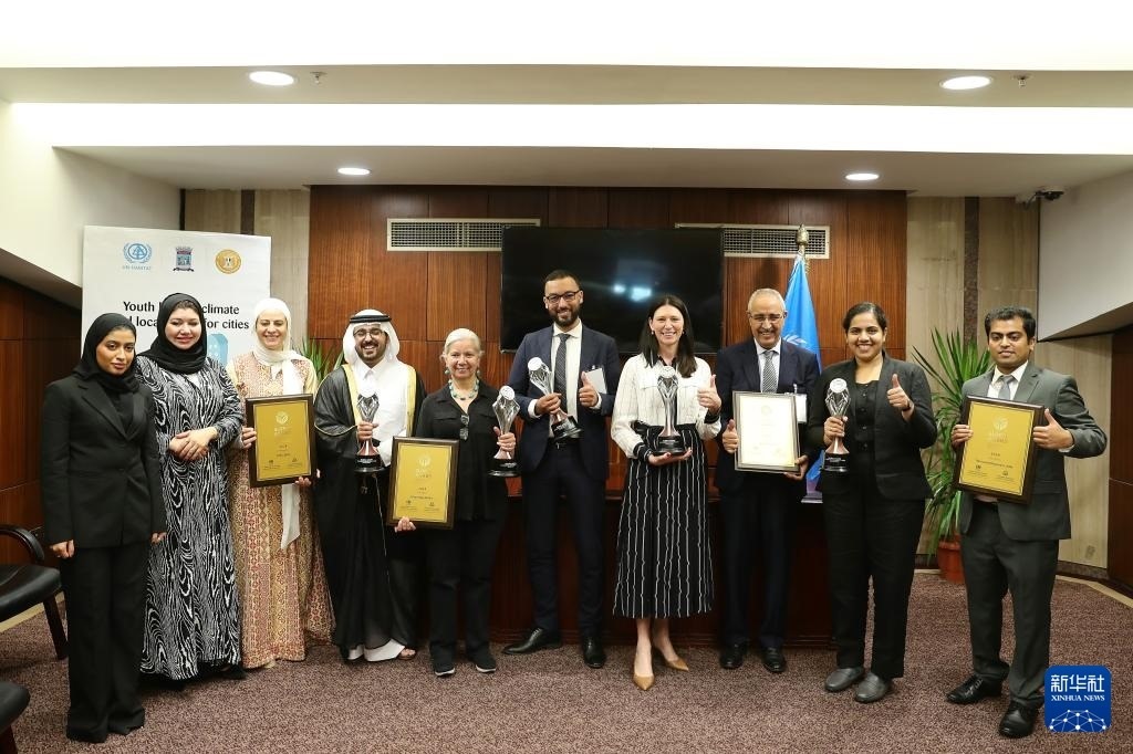 10月31日，在埃及亞歷山大，獲得第二屆全球可持續(xù)發(fā)展城市獎(jiǎng)（上海獎(jiǎng)）的城市代表合影。新華社記者 王東震 攝