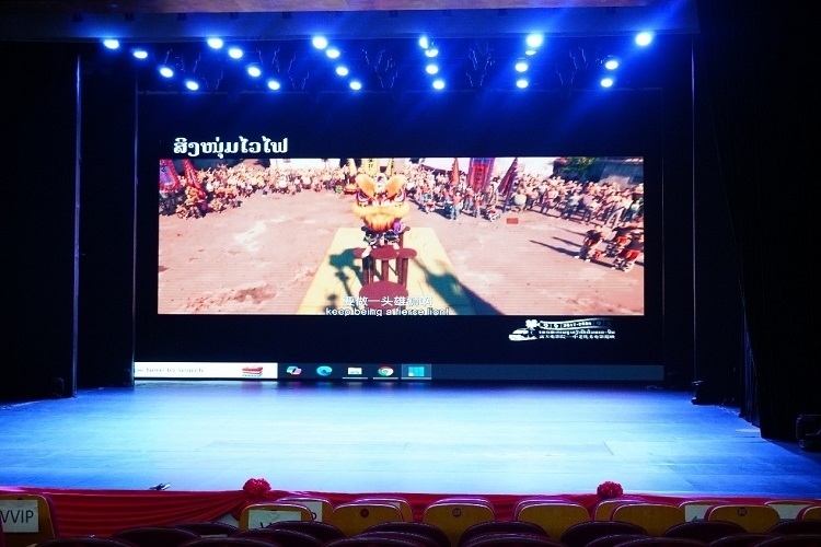 “露天電影院——中老優(yōu)秀電影巡映”首映式上放映老撾語配譯的中國動畫電影《雄獅少年》。主辦方供圖