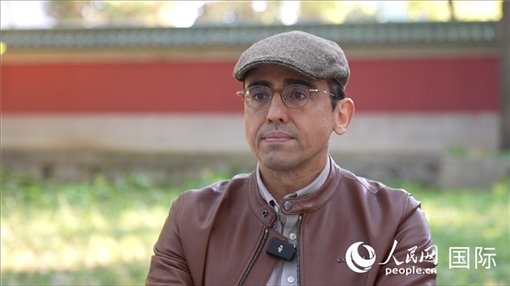 巴西漢學(xué)家喬治·西內(nèi)迪諾（中文名“沈友友”）。人民網(wǎng)記者 劉寧攝