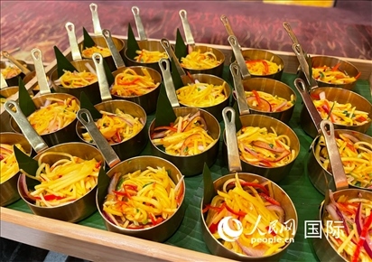 馬來西亞美食節(jié)現(xiàn)場準備的美食。人民網 王婧攝