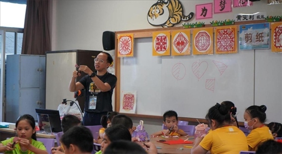 剪紙教學(xué)。主辦方供圖