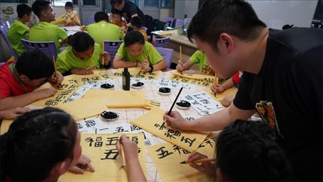 書法教學(xué)。主辦方供圖