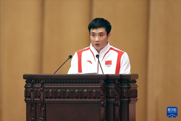 11月15日，跳水運動員曹緣在報告會上發(fā)言。新華社記者 李明 攝