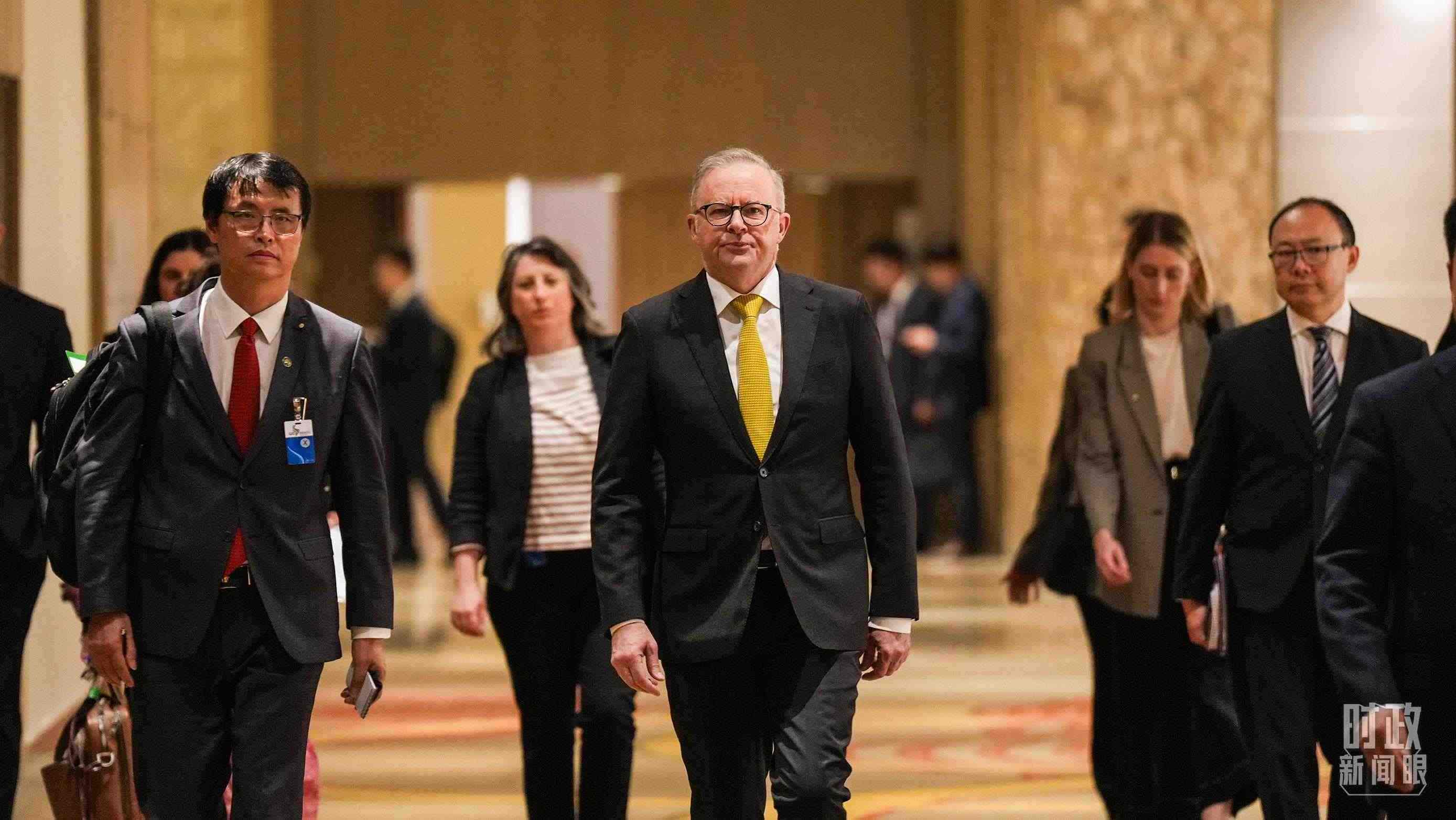 △澳大利亞總理阿爾巴尼斯抵達(dá)會見現(xiàn)場。（總臺記者李晉拍攝）