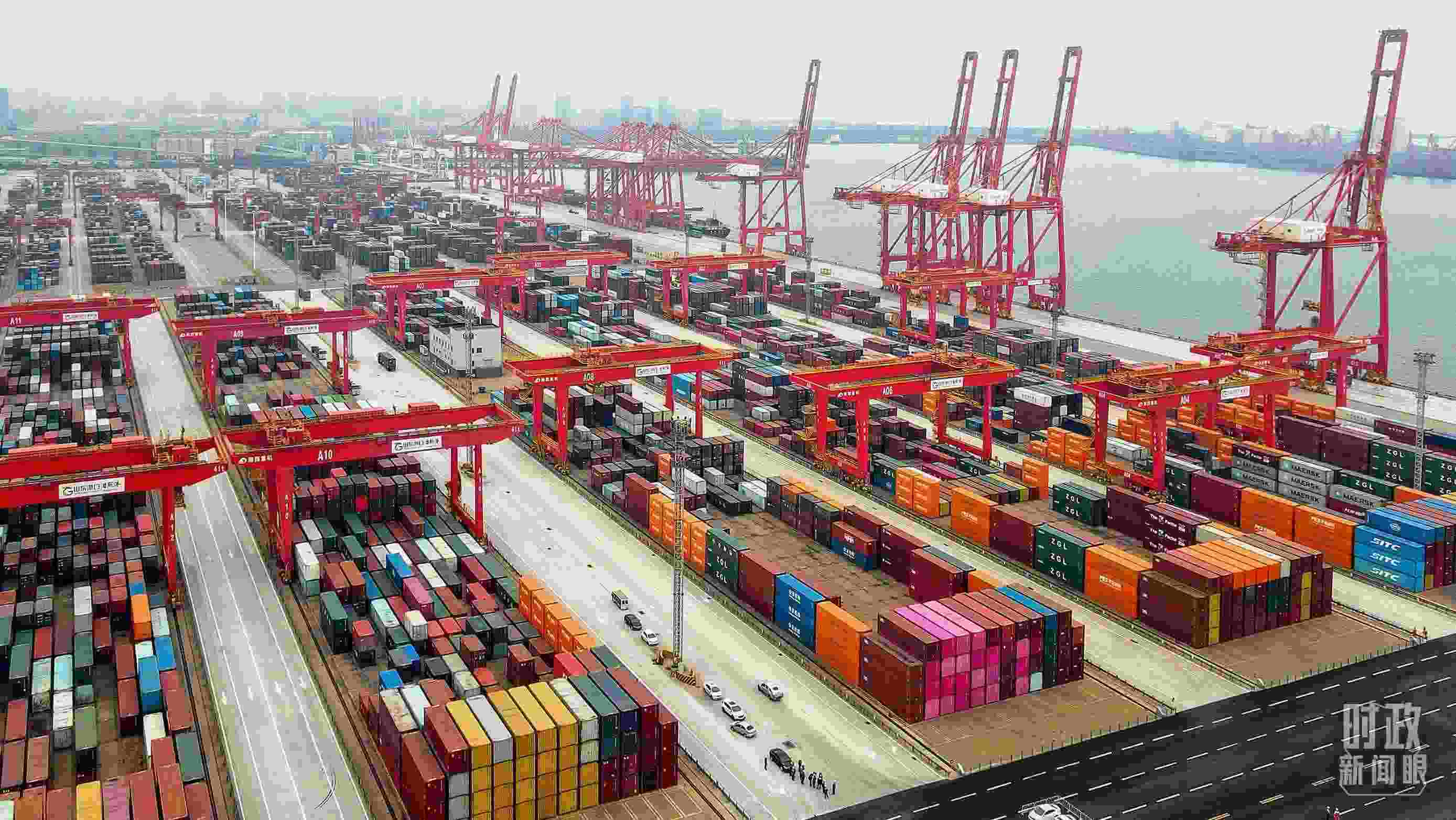 △山東日照港。（總臺央視記者劉琦拍攝）