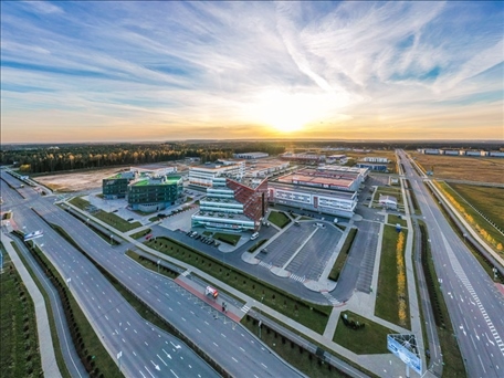 這是當(dāng)?shù)貢r(shí)間2021年10月19日在白俄羅斯首都明斯克郊區(qū)拍攝的中白工業(yè)園。