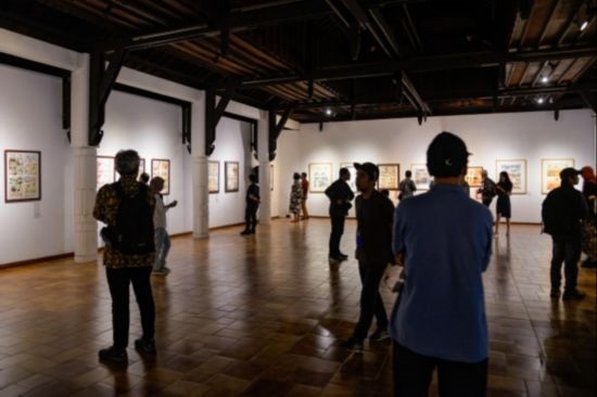 觀眾參觀“東盟-中國人文交流年”漫畫大賽展覽。記者 徐欽 攝