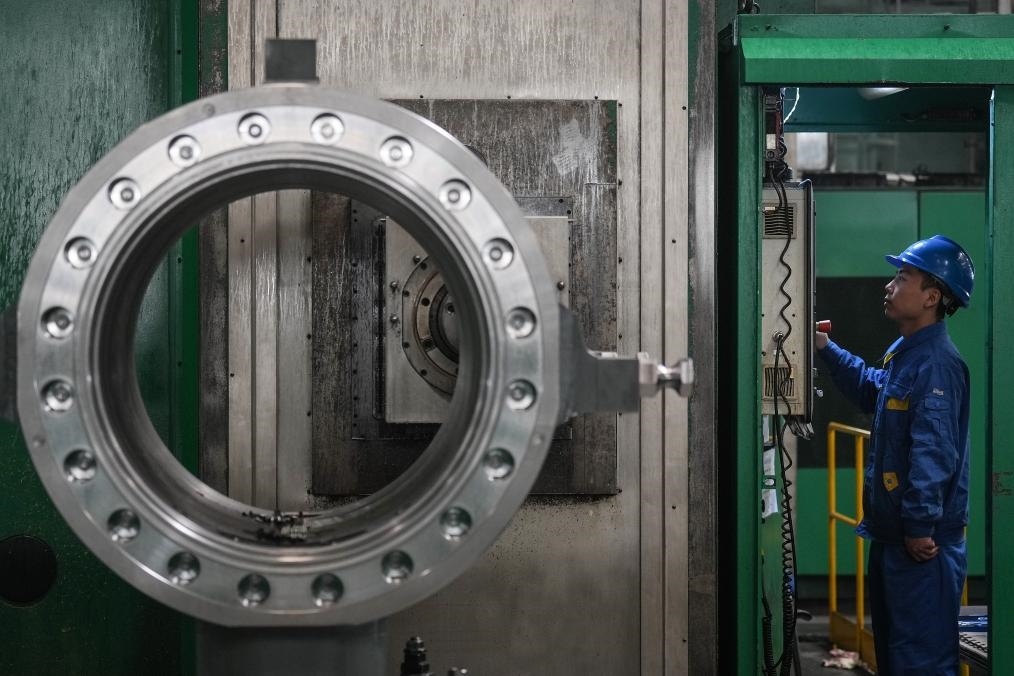 2023年2月14日，沈陽鼓風(fēng)機集團股份有限公司的工人在車間工作。新華社記者 潘昱龍 攝