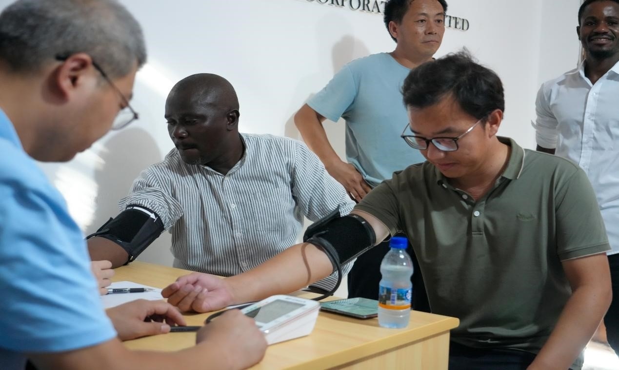 醫(yī)療隊專家診療現(xiàn)場。中國土木供圖