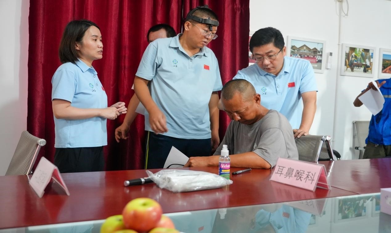 醫(yī)療隊專家診療現(xiàn)場。中國土木供圖