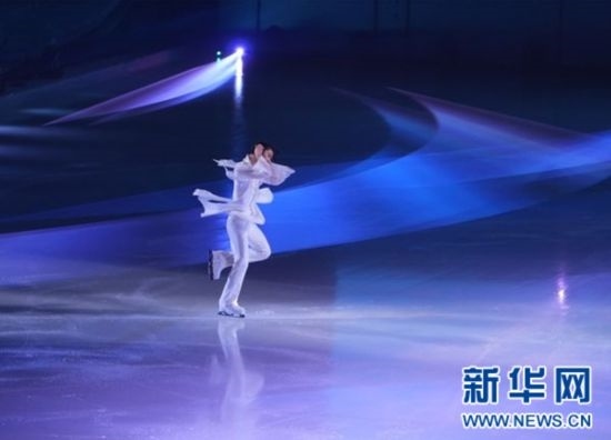 圖為羽生結(jié)弦在表演中。記者 錢錚 攝