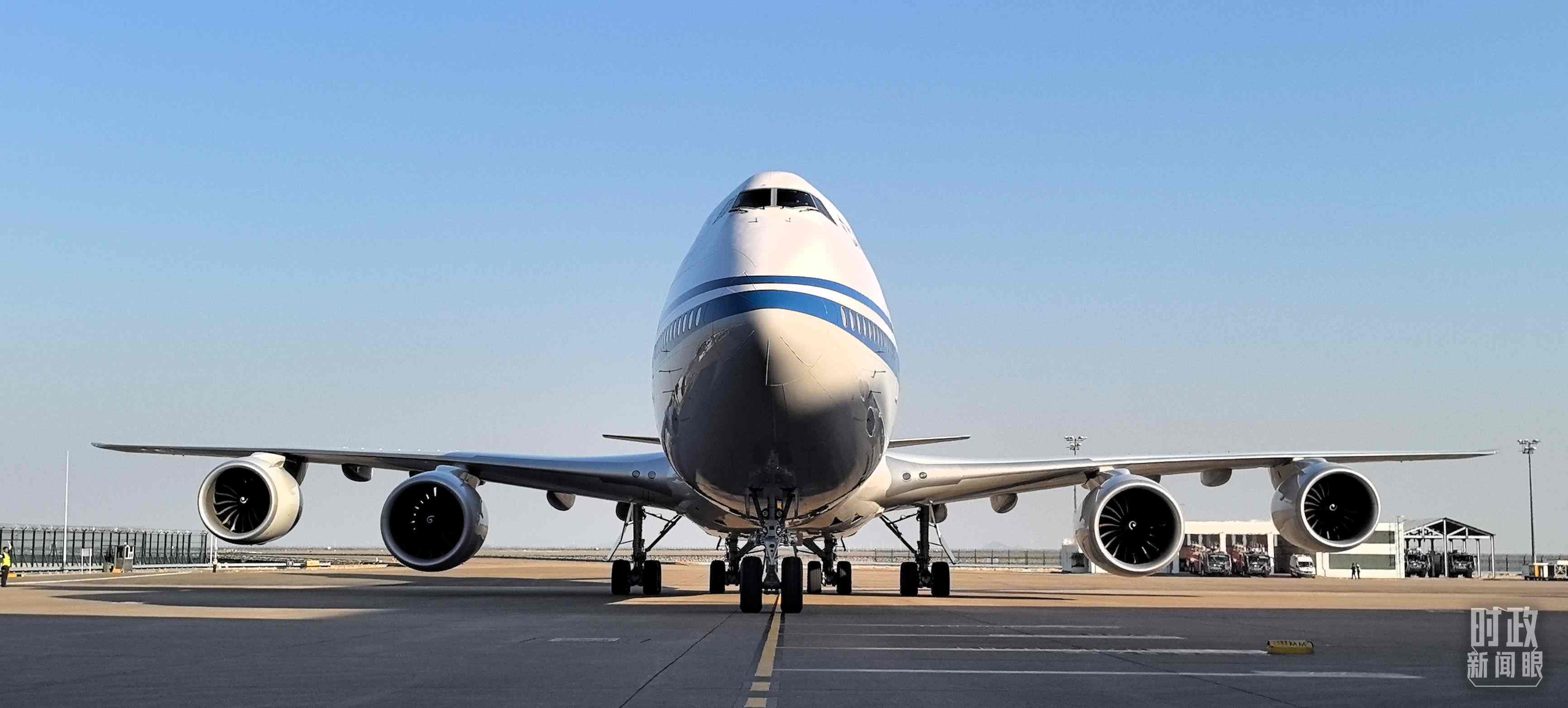 △習(xí)主席專機(jī)抵達(dá)澳門國際機(jī)場。（總臺央視記者王子杭拍攝）