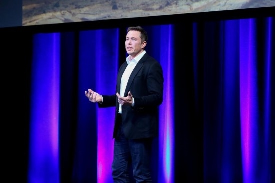  2017年9月29日，在澳大利亞阿德萊德，美國企業(yè)家埃隆·馬斯克在第68屆國際宇航大會閉幕式前做主旨演講。新華社發(fā)（閆寒攝）