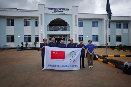 中國援桑給巴爾醫(yī)療隊在基文吉區(qū)醫(yī)院開展相關(guān)活動。中國援桑醫(yī)療隊供圖