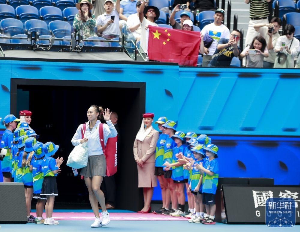 ↑鄭欽文在比賽前入場。新華社記者 馬平 攝