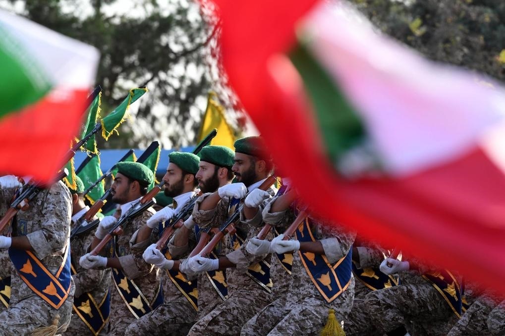 2024年9月21日，伊朗軍人在首都德黑蘭參加閱兵式。新華社記者沙達提攝