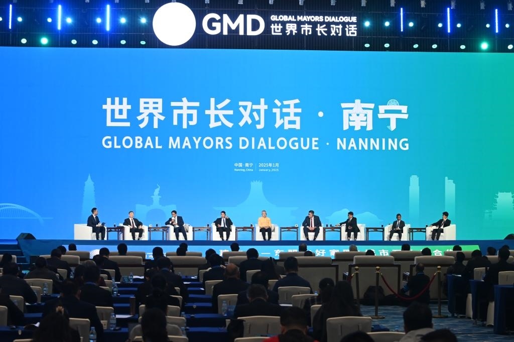 這是1月16日在南寧國際會展中心拍攝的“世界市長對話·南寧”活動現(xiàn)場。新華社記者 陸波岸 攝