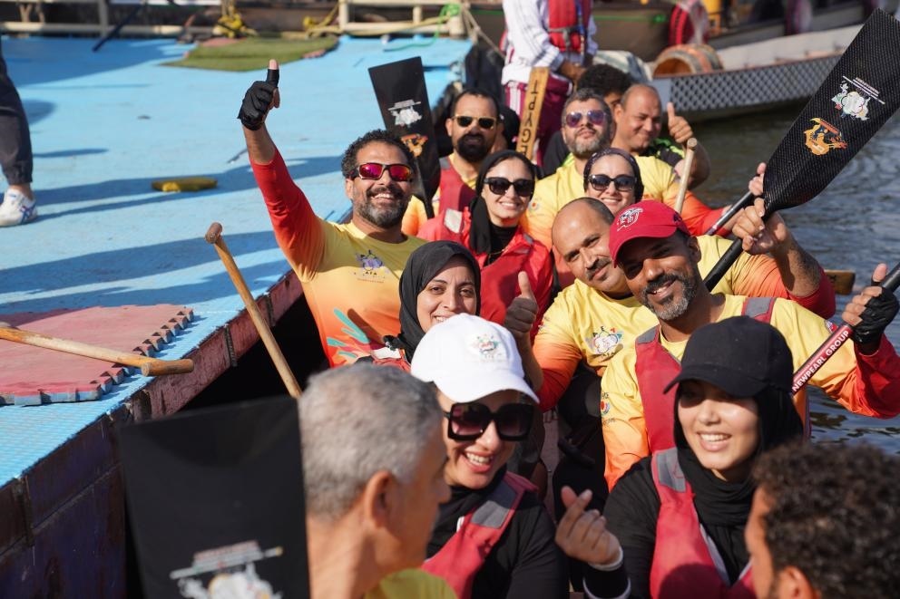 活動現(xiàn)場龍舟競技，共慶春節(jié)。開羅中國文化中心供圖