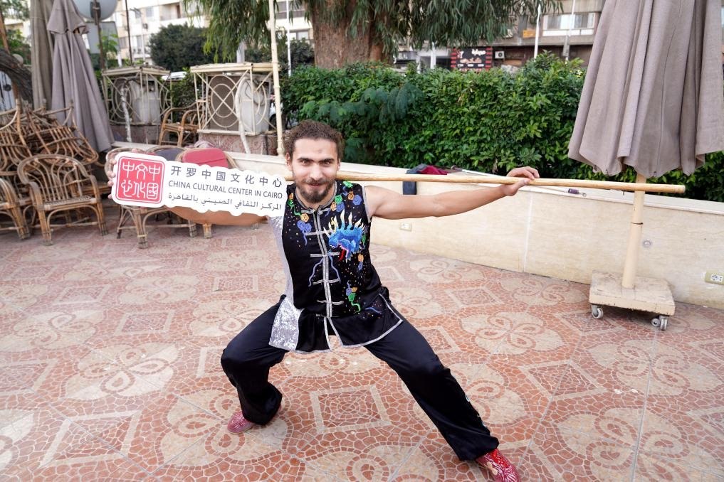 埃及民眾參與中國文化體驗活動。開羅中國文化中心供圖