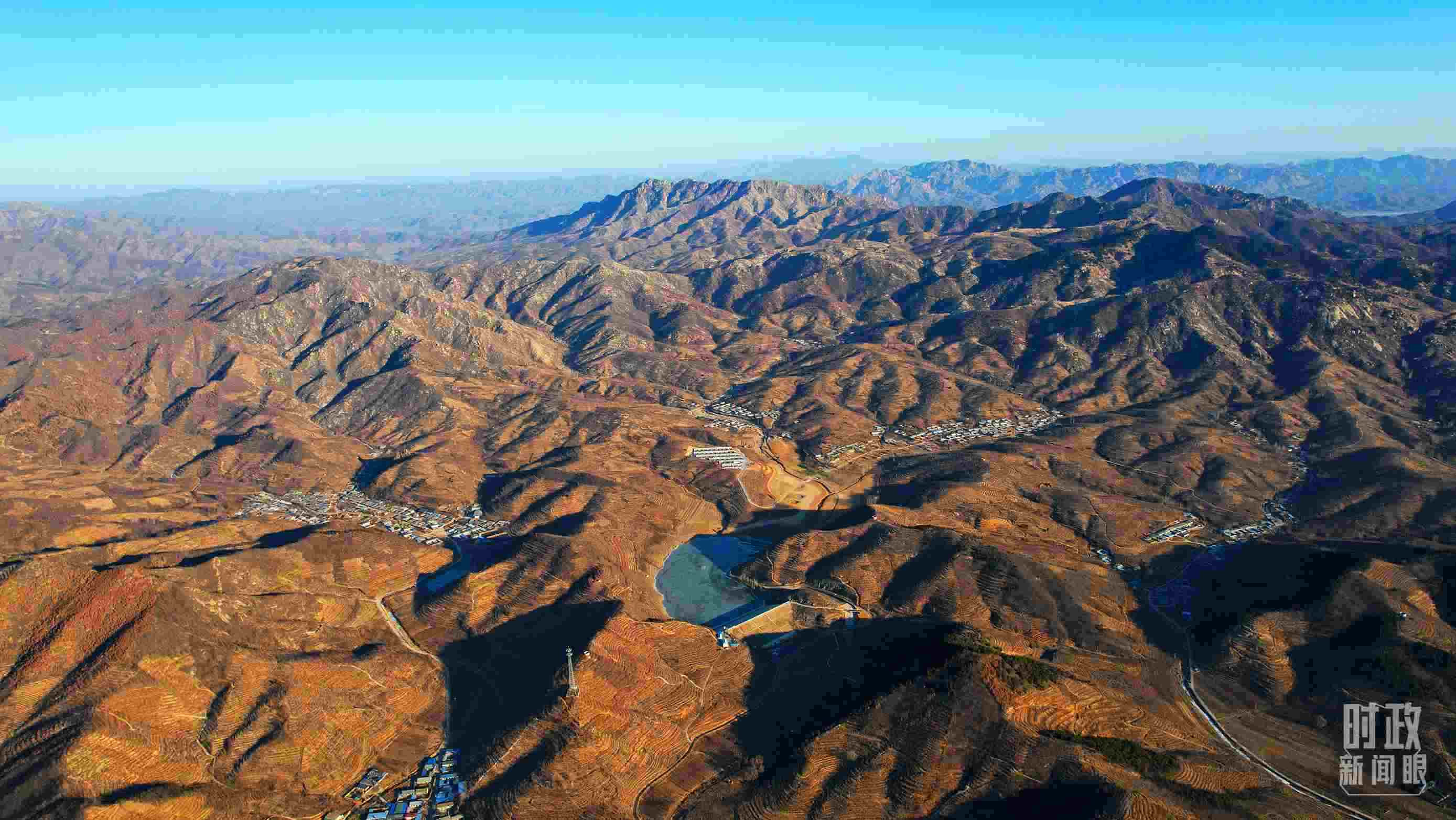 俯瞰祝家溝村。（總臺央視記者范凱拍攝）