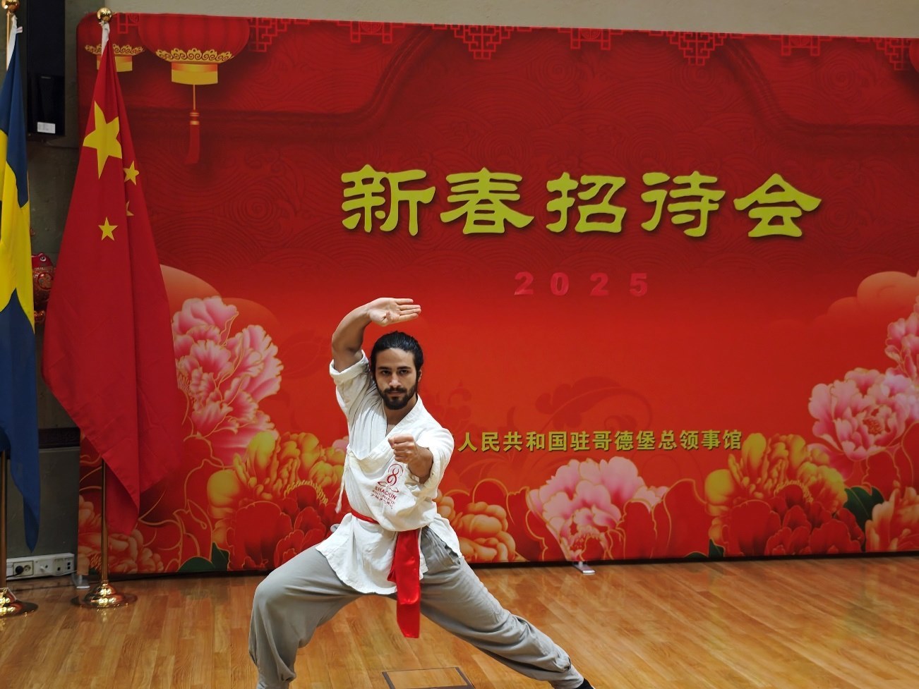 當(dāng)?shù)匚湫g(shù)愛好者的表演。中國駐哥德堡總領(lǐng)館供圖