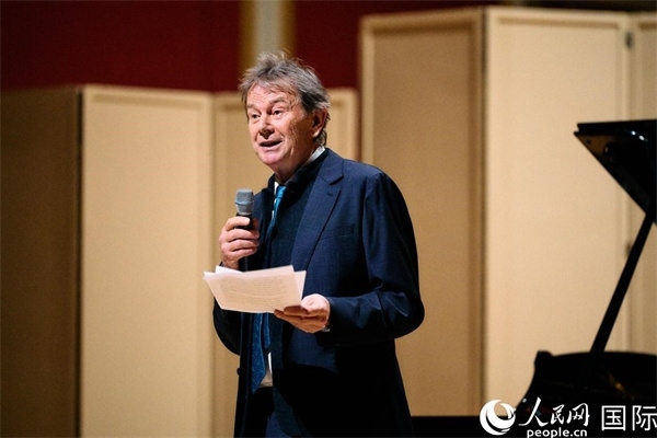 英中了解協(xié)會(huì)會(huì)長邁克爾·伍德致辭。 楊浩鵬攝