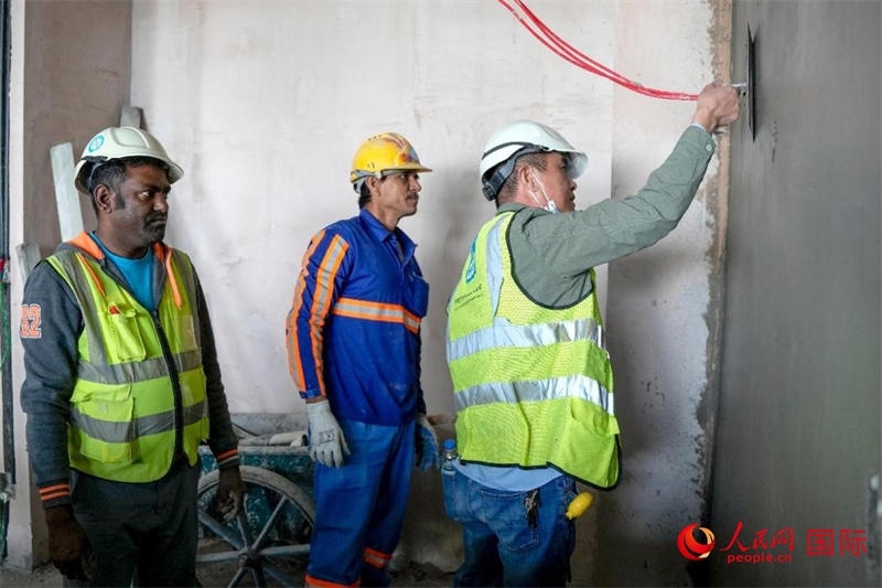 抹灰。人民網(wǎng)塔里克·易卜拉欣攝