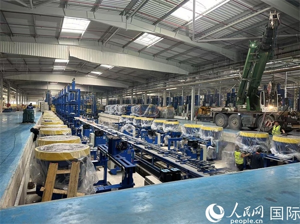 森麒麟輪胎在科技城的工廠車間。人民網(wǎng)記者 黃培昭攝