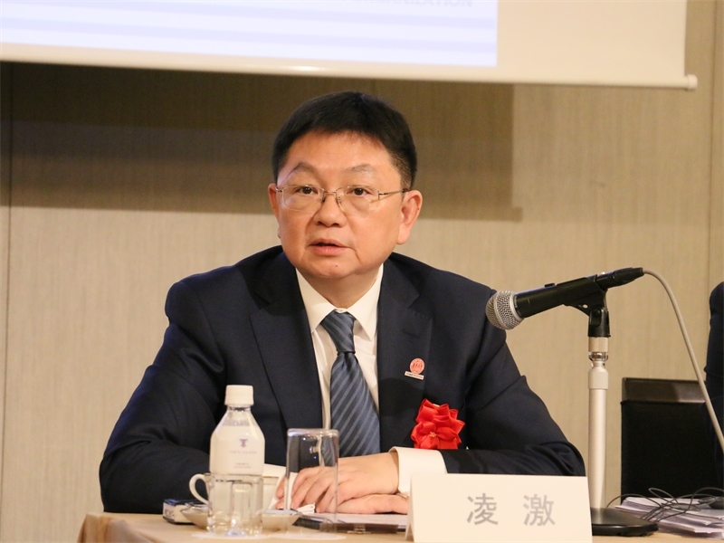 商務(wù)部副部長(zhǎng)兼國(guó)際貿(mào)易談判副代表凌激致辭。人民網(wǎng) 許可攝