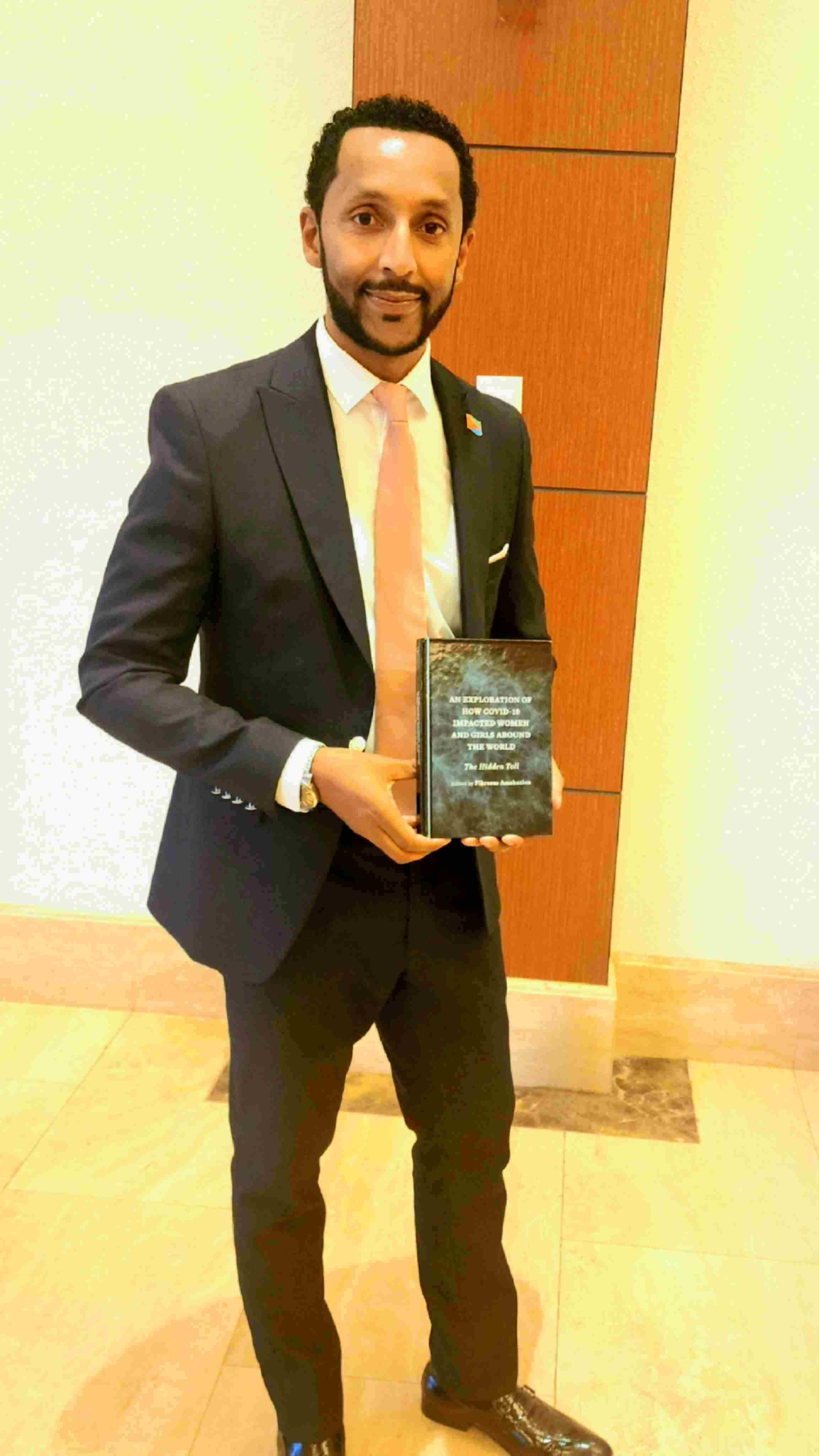 厄立特里亞戰(zhàn)略研究中心研究員、知名作家學者菲克雷耶蘇斯。圖片由受訪者提供