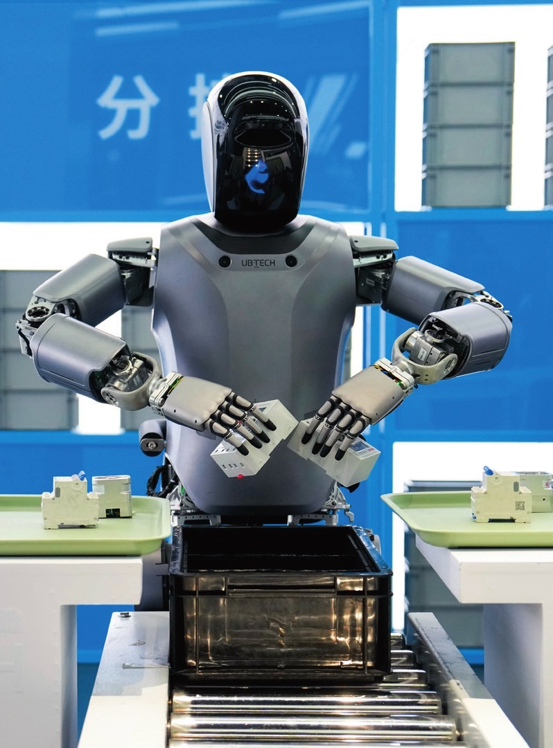 北京“機器人大世界”展示的優(yōu)必選人形機器人（2025年2月24日攝）。鞠煥宗攝/本刊