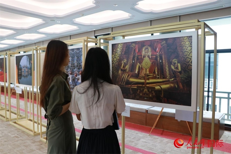 “遇見”攝影展現(xiàn)場。朱瀟逸攝