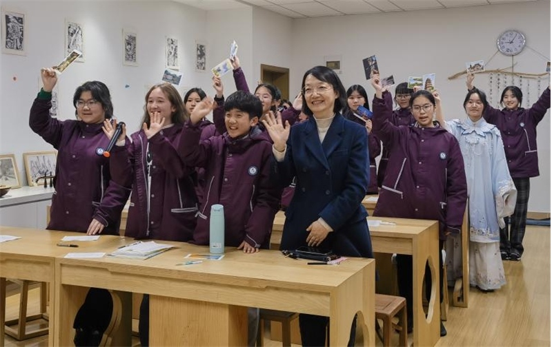 匡園初步部校長(zhǎng)鐘演發(fā)言。