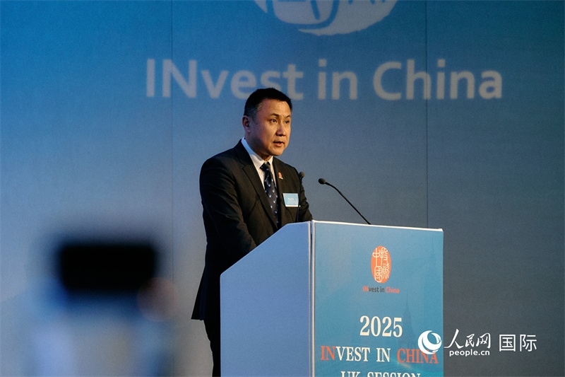 中國(guó)商務(wù)部外資司司長(zhǎng)朱冰發(fā)表致辭。楊浩鵬攝