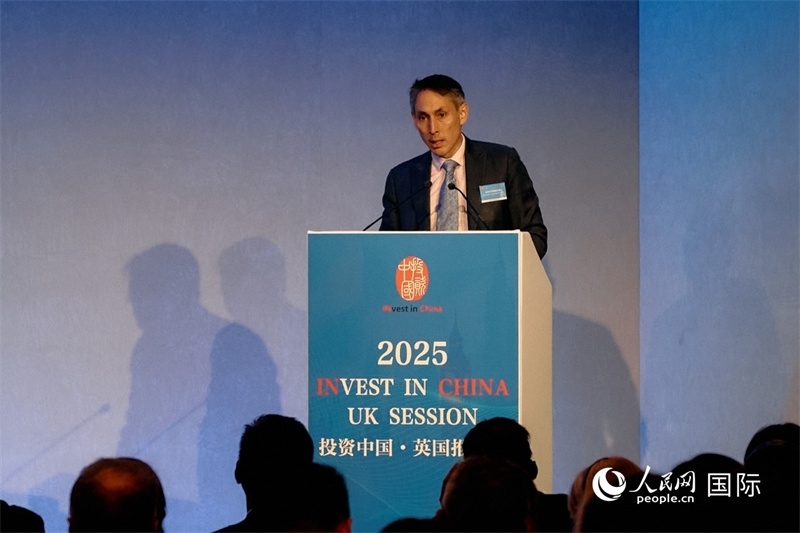 英國(guó)商業(yè)貿(mào)易部投資總監(jiān)吳僑文發(fā)表致辭。楊浩鵬攝
