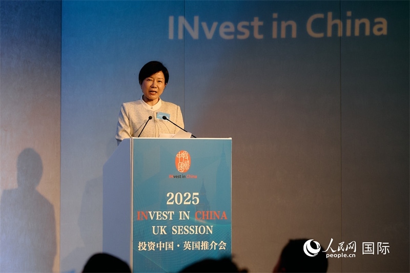 湖南省商務(wù)廳廳長(zhǎng)龍小紅做商務(wù)工作情況推介。楊浩鵬攝。