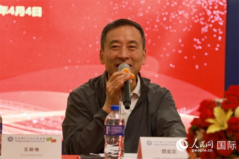 江蘇省人大常務(wù)委員會(huì)常務(wù)副主任樊金龍?jiān)谧剷?huì)上致辭。人民網(wǎng)記者 陳海琪攝